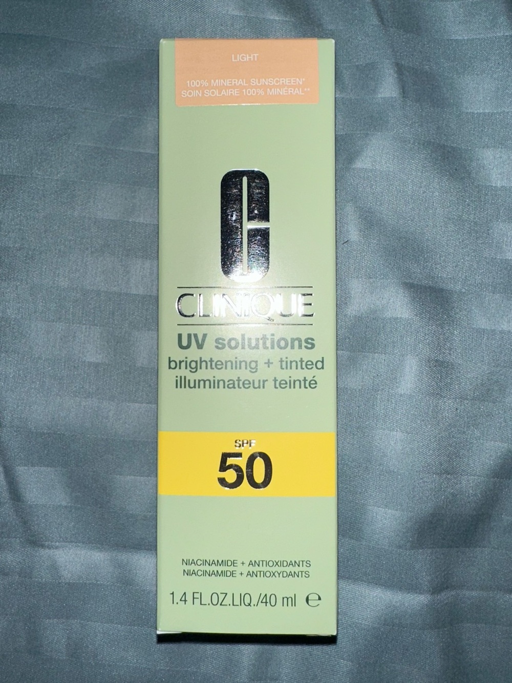 NIB Clinique UV Solutions Brightening & Tinted SPF 50 -LIGHT